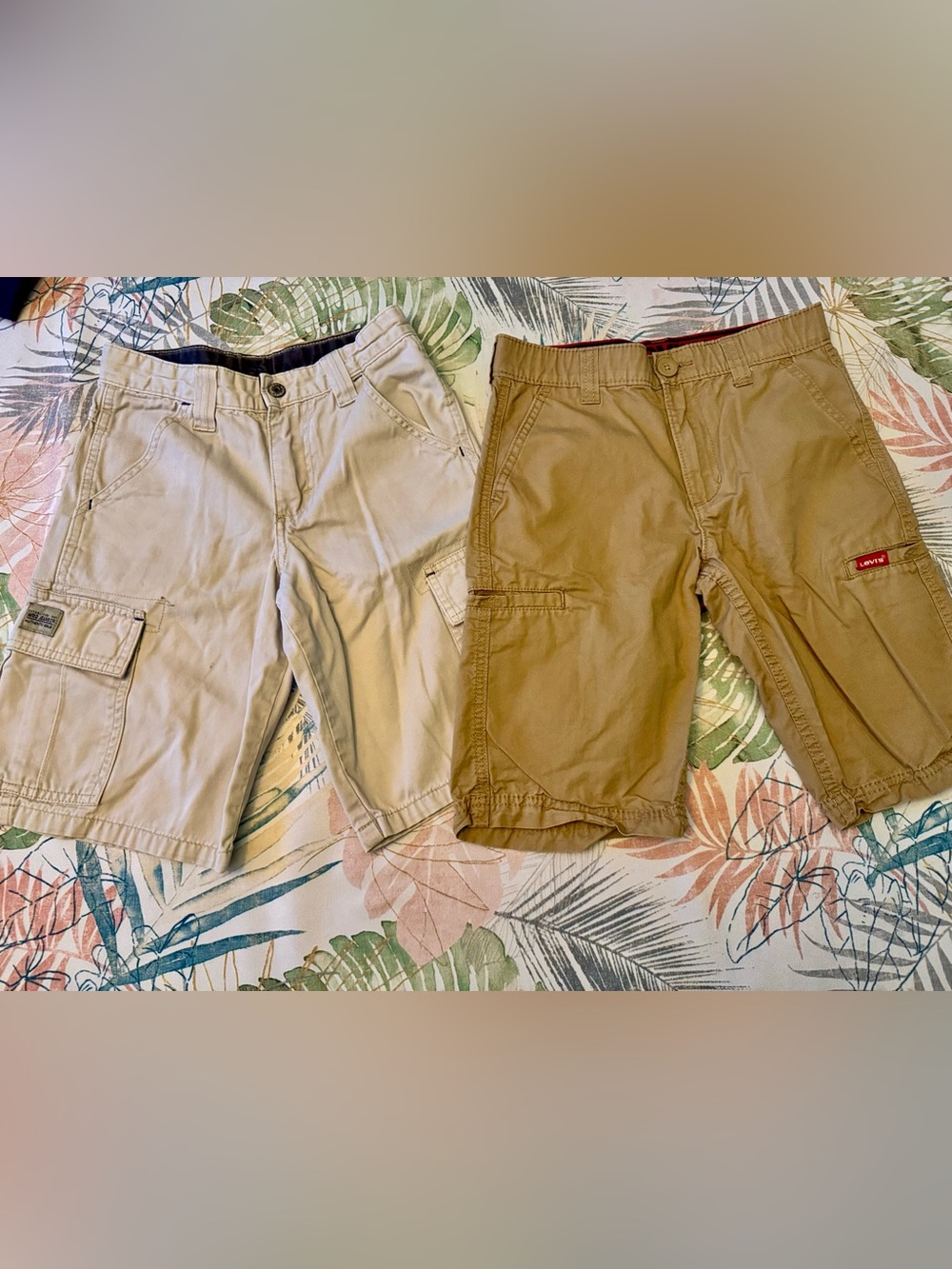 Wrangler Cargo Shorts and Levi Boys cargo shorts lot Beige‎ Size 8